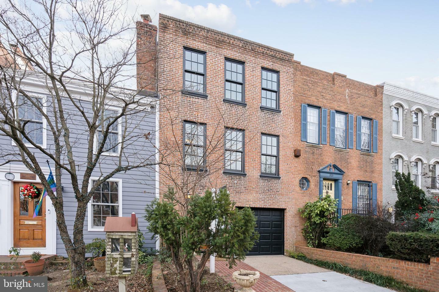 Property Photo:  325 Constitution Avenue NE  DC 20002 