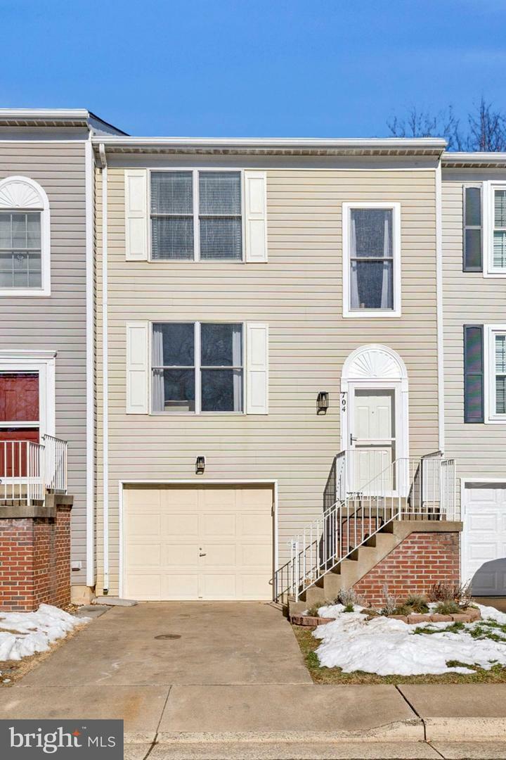 Property Photo:  704 Hetzel Terrace SE  VA 20175 