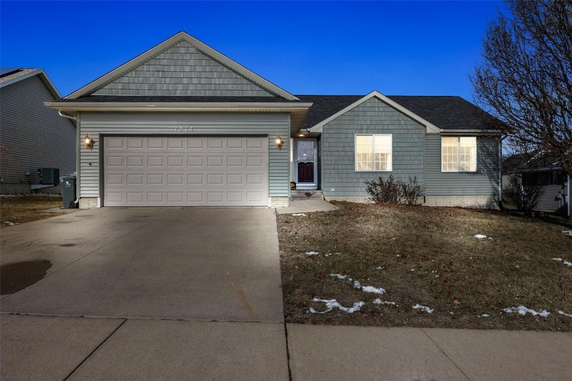 Property Photo:  1214 Prairie Rose Dr SW  IA 52404 