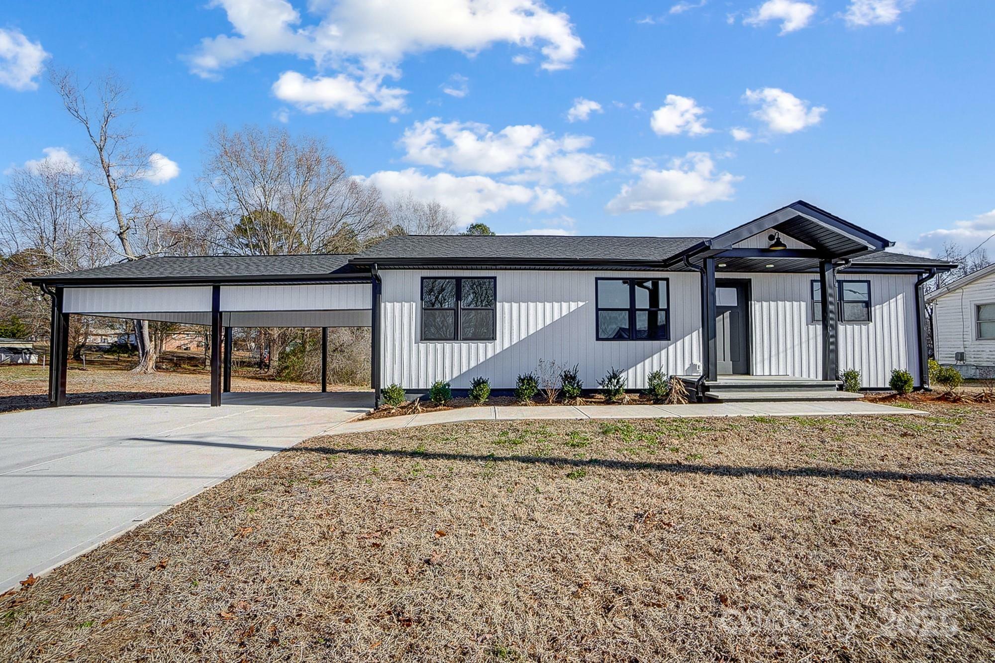 Property Photo: 516 Spring Garden Avenue NC 28081