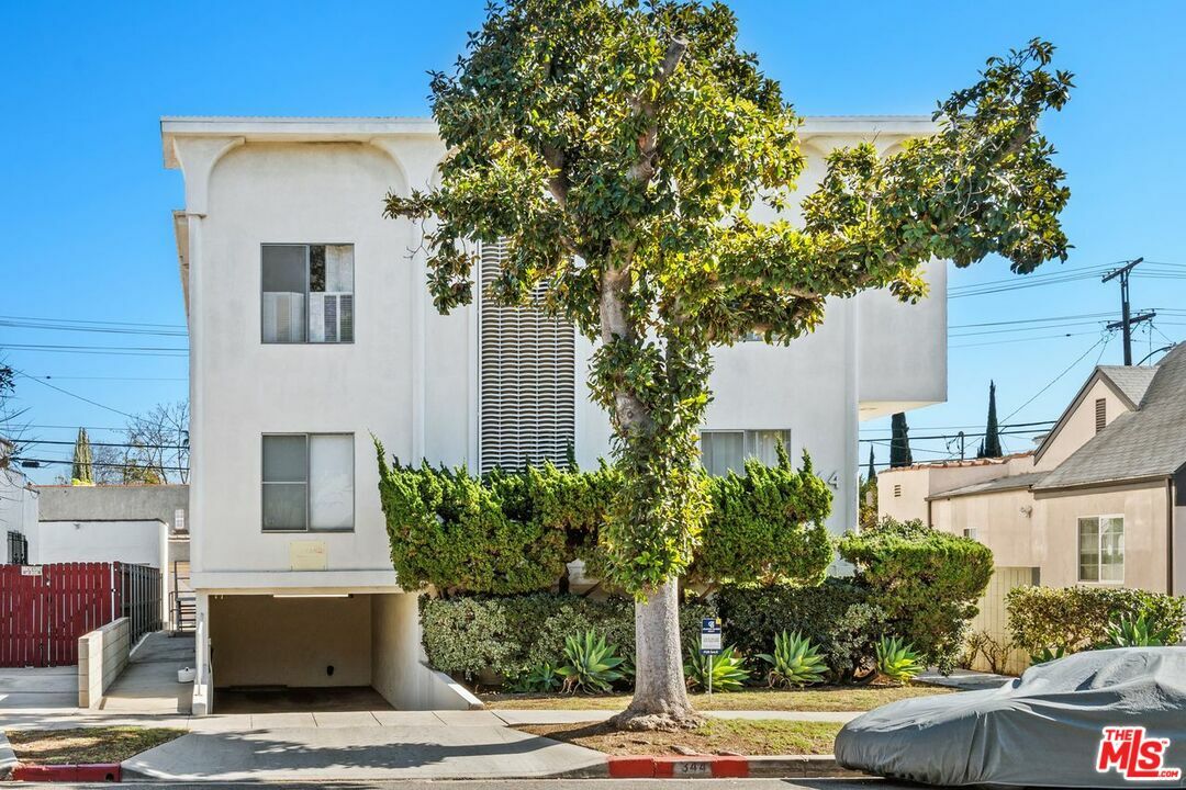 Property Photo:  344  S Doheny Dr  CA 90211 