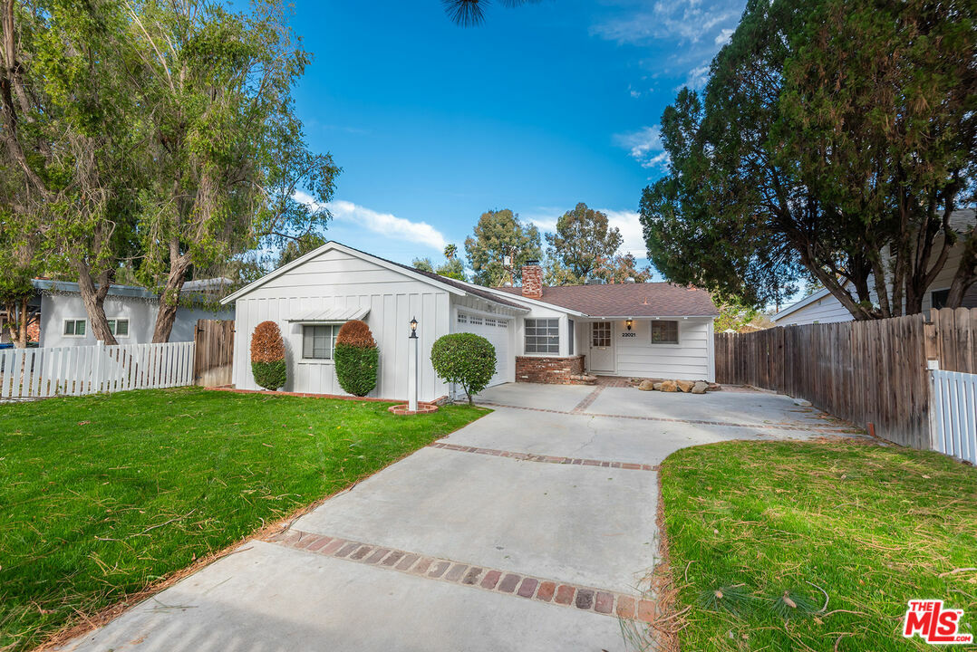 Property Photo:  22021   Celes St  CA 91364 