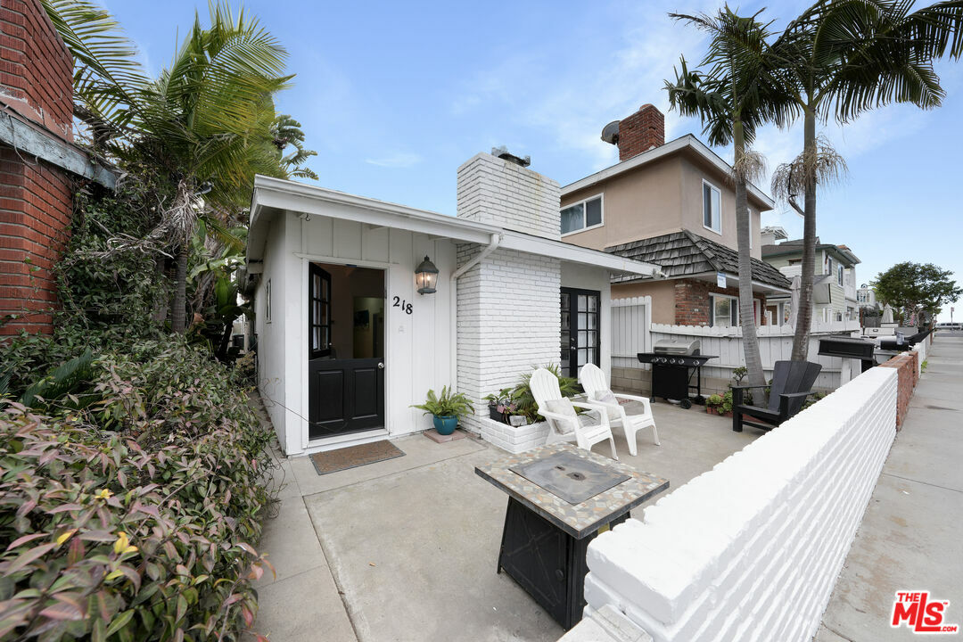 Property Photo:  218 34th St A  CA 92663 