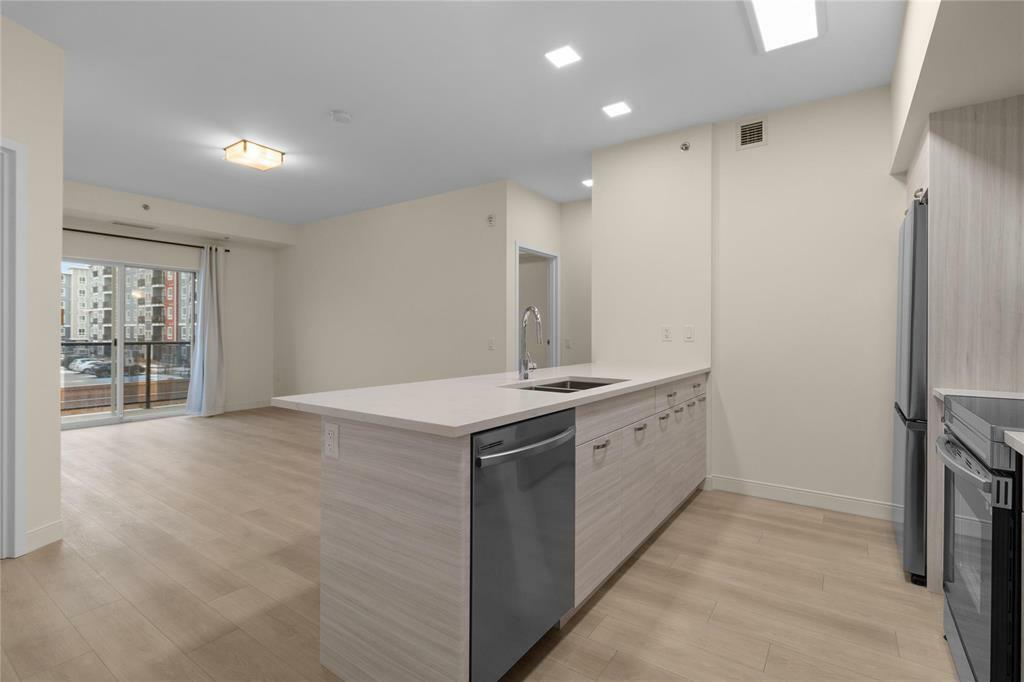 Property Photo: 635 Ballantrae Drive MB R3T 6K4