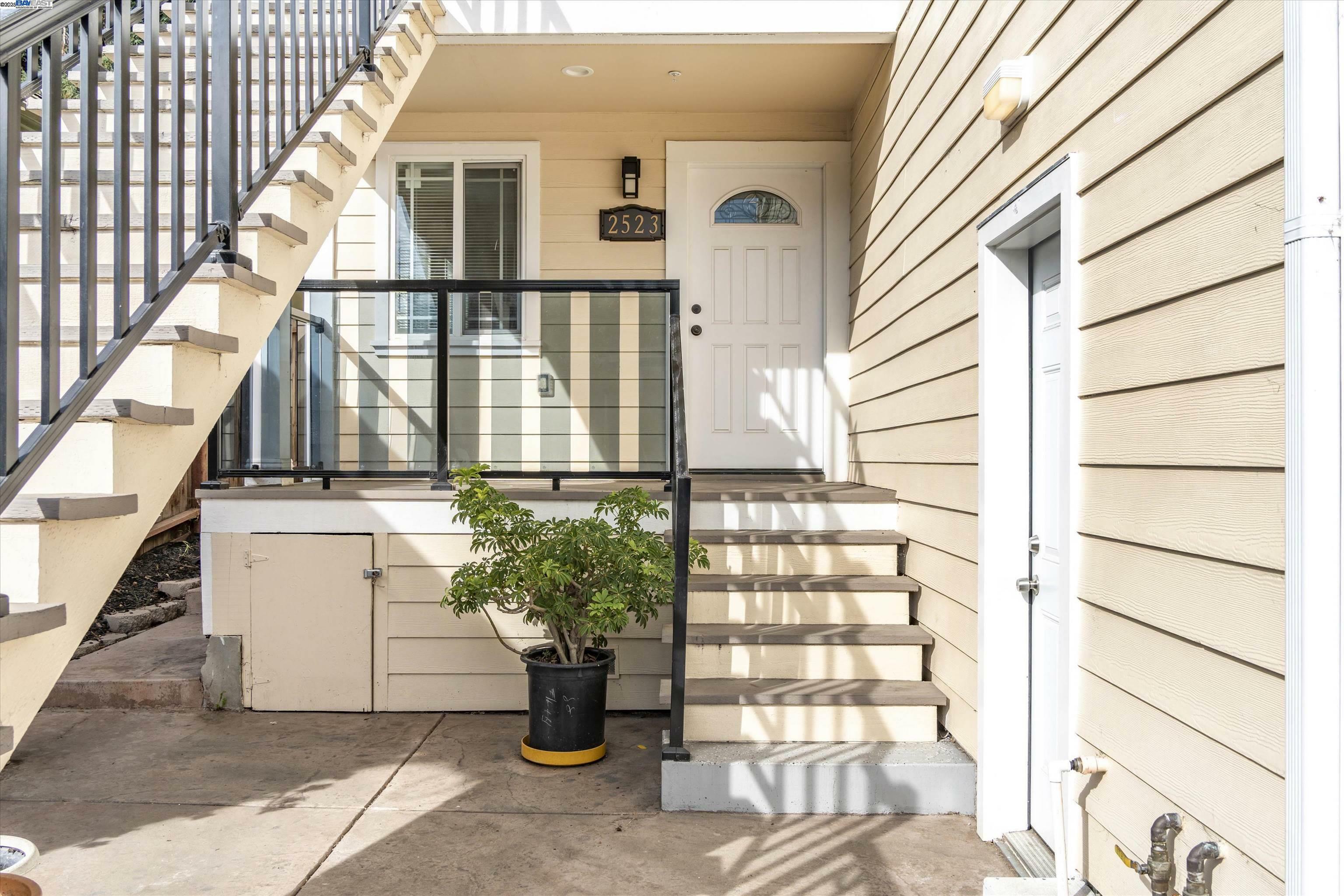 Property Photo:  2521 Highland Ave  CA 94606 