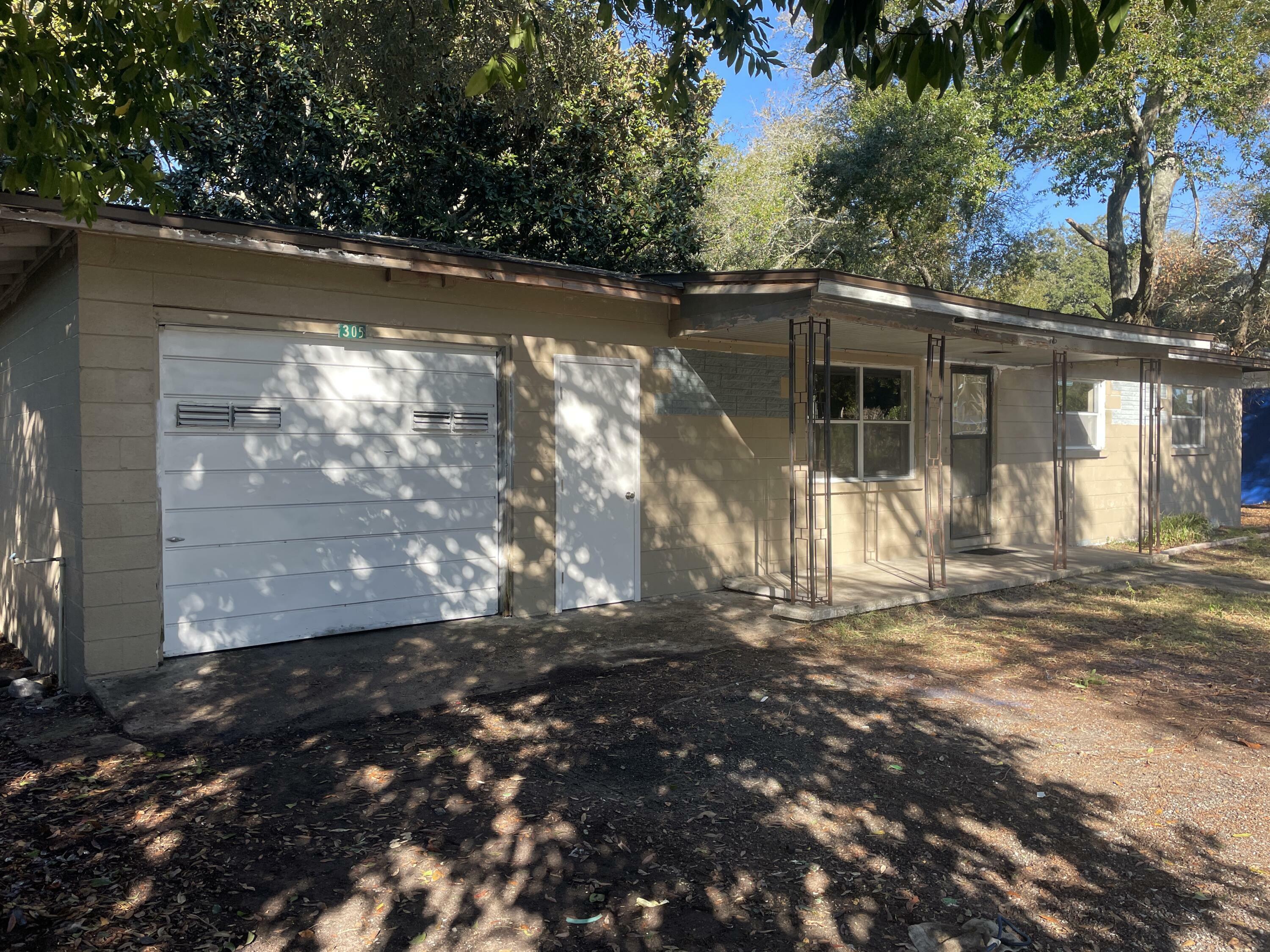 Property Photo:  305 Beal Parkway  FL 32548 