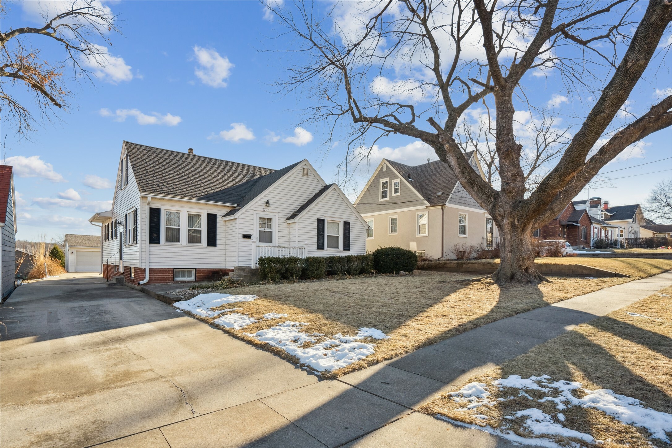 Property Photo:  801 5th Street  IA 50265 