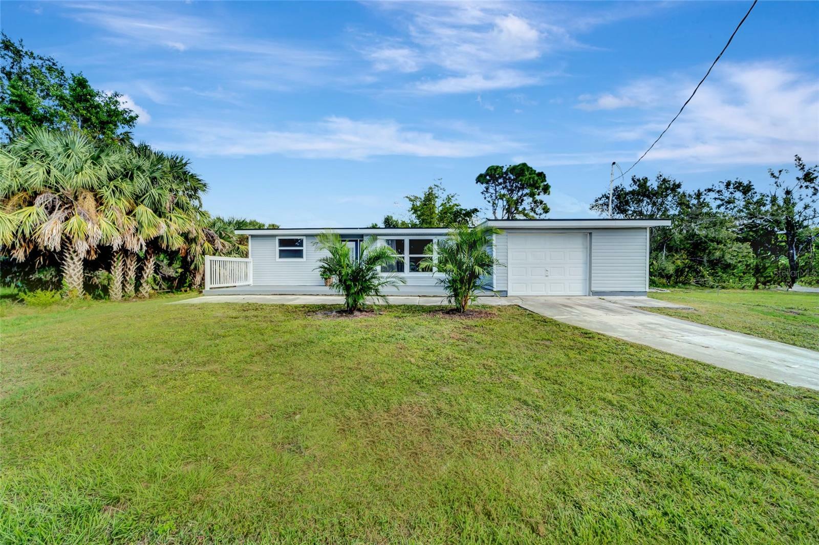 Property Photo:  2726 Jerry Avenue  FL 33950 