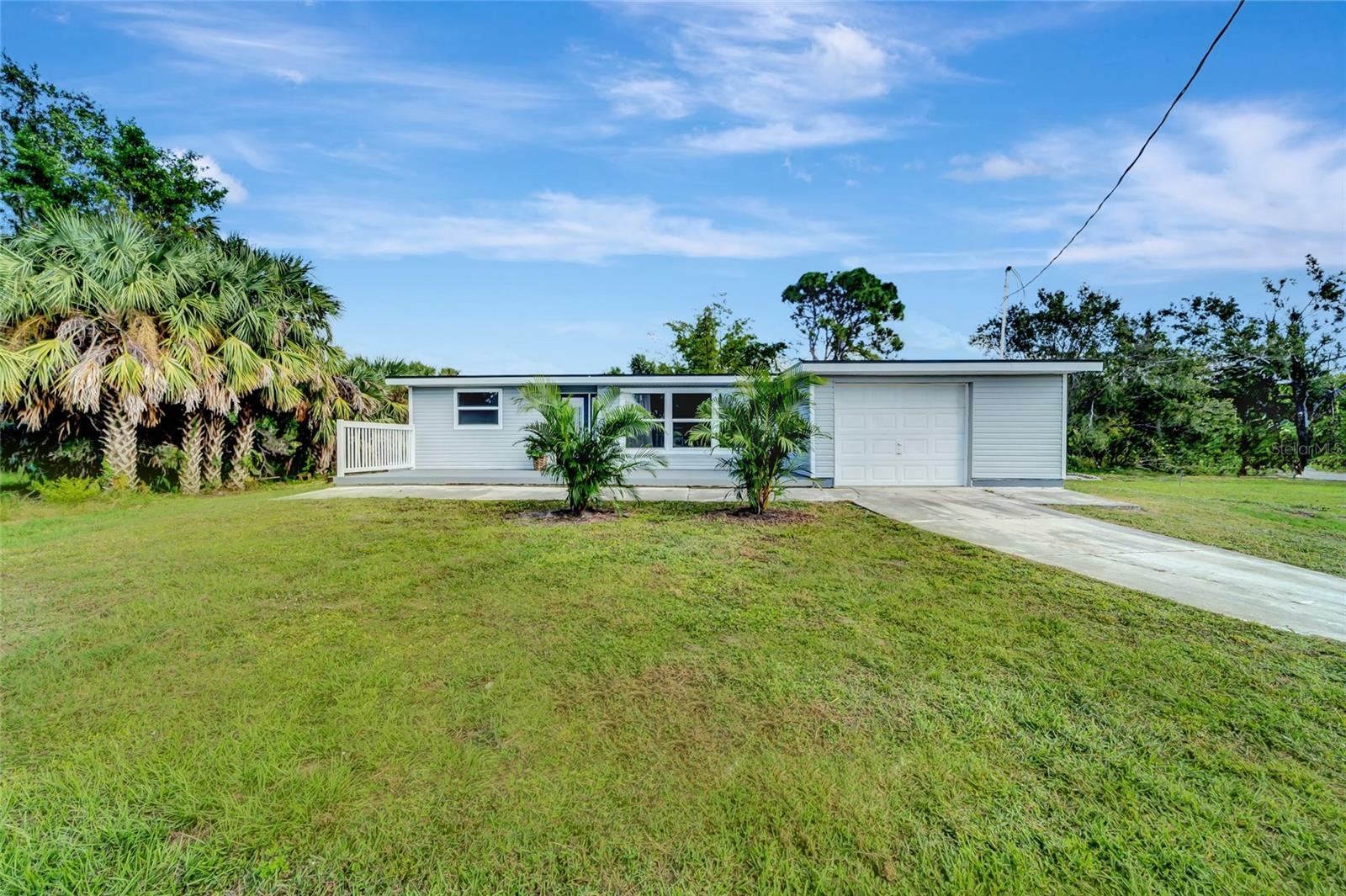 Property Photo: 2726 Jerry Avenue FL 33950