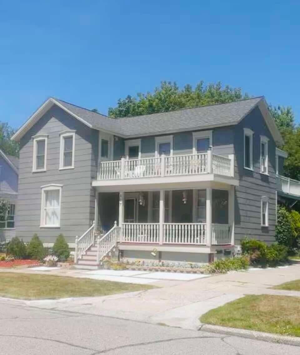 Property Photo: 207 Elliott Avenue MI 49417