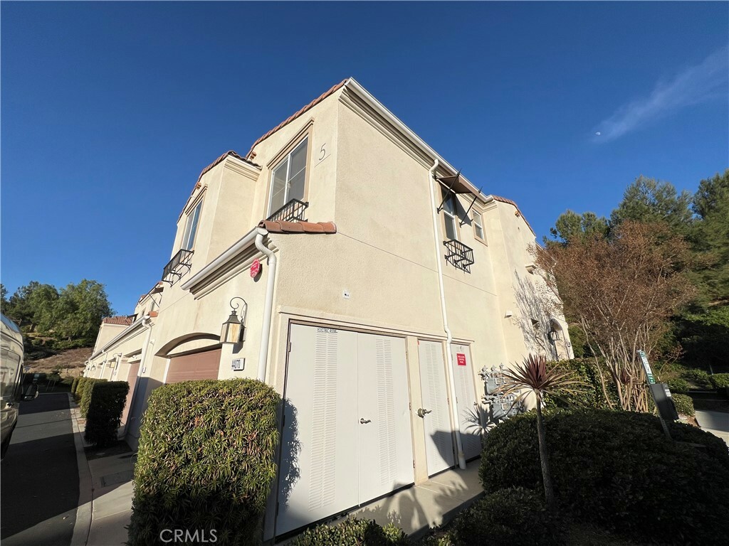 Property Photo:  44070 Calle Allicante  CA 92592 