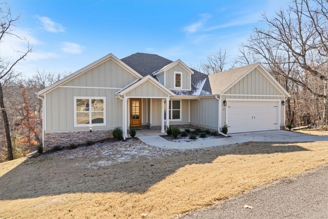 Property Photo:  8 Abingdon Lane  AR 72715 