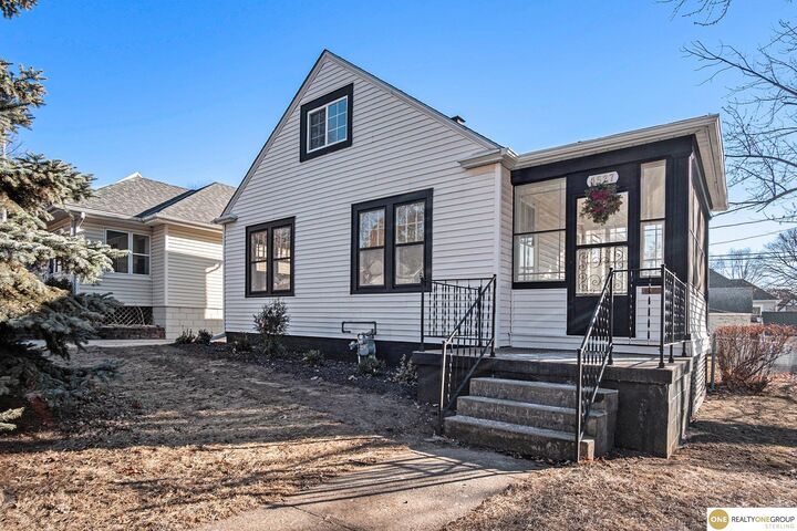 4527 Woolworth Avenue  Omaha NE 68106 photo