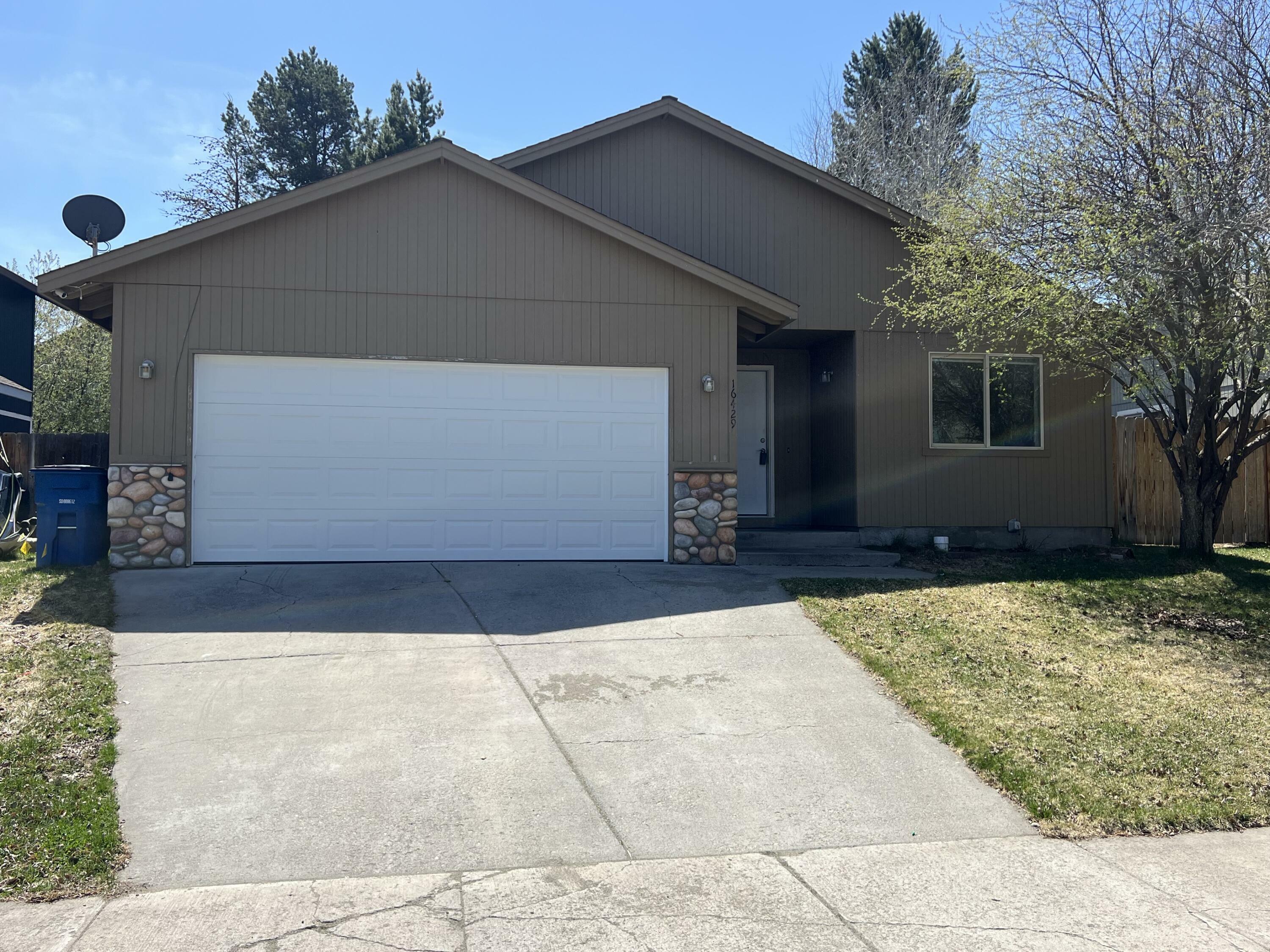 Property Photo: 16429 Heath Drive OR 97739