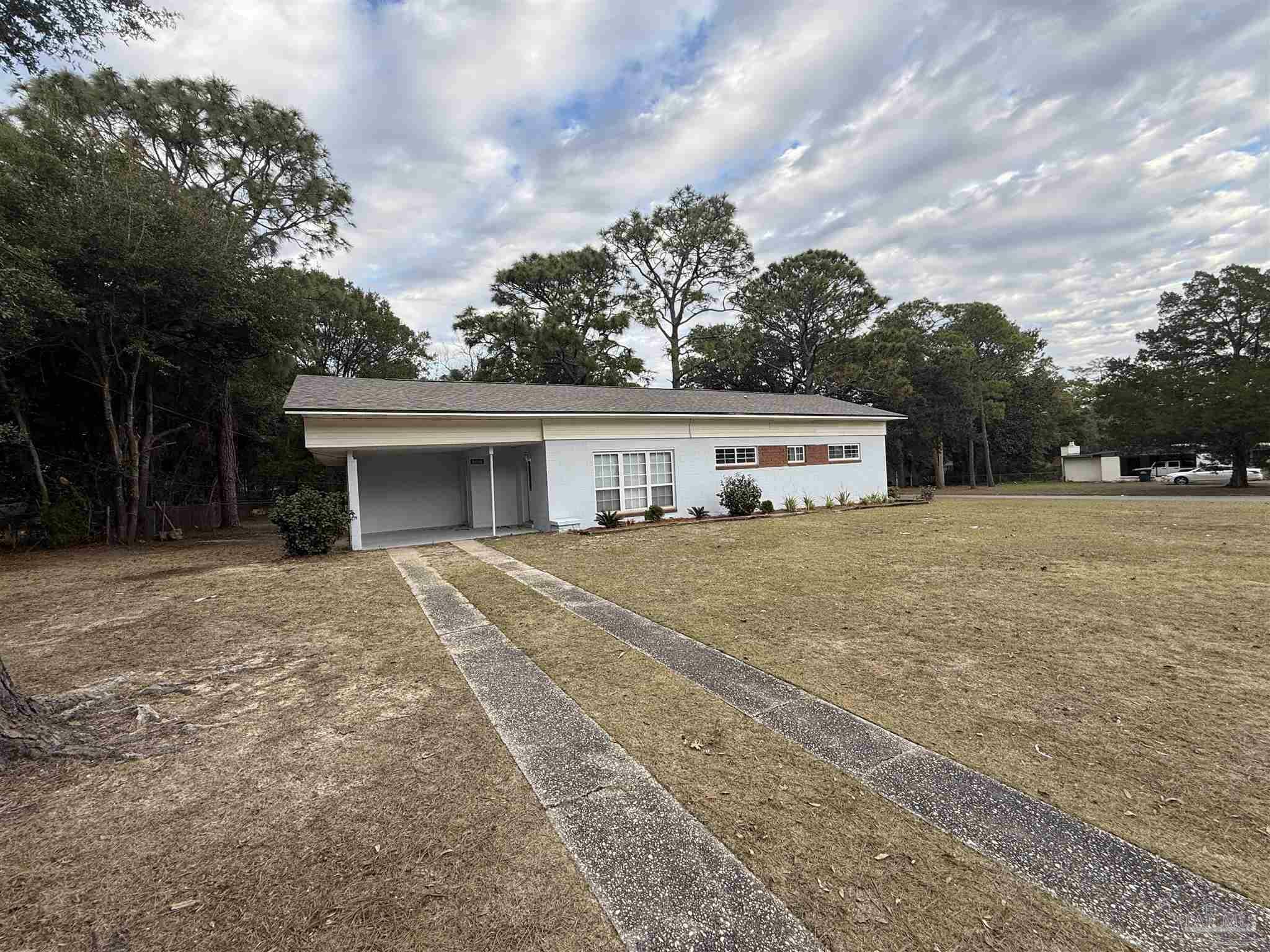 Property Photo:  808 Woodland Dr  FL 32503 