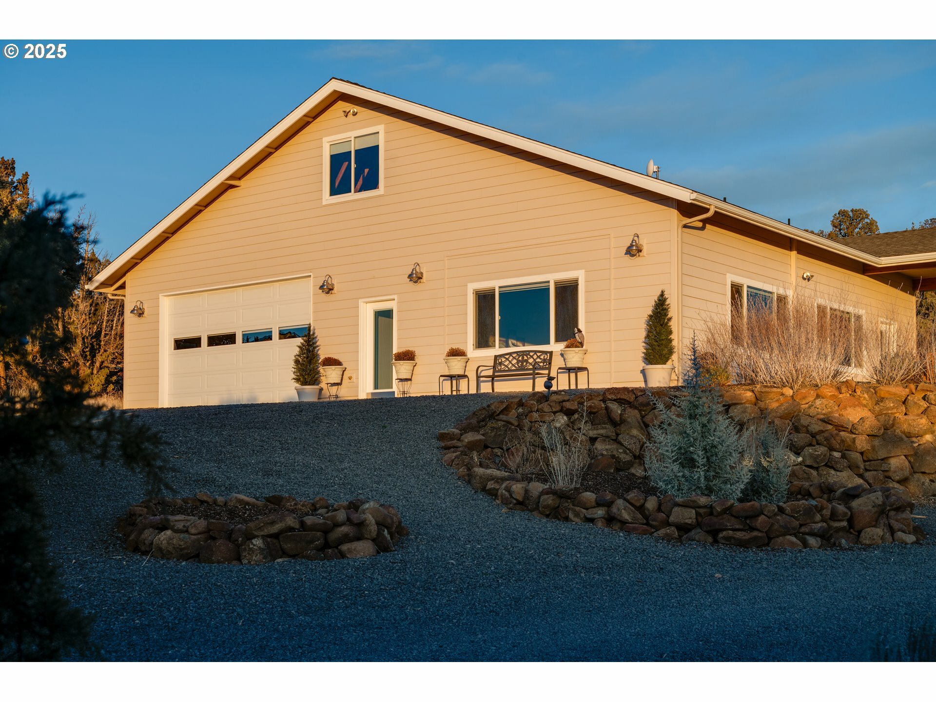 Property Photo:  948 NW Big Sky Rd  OR 97753 