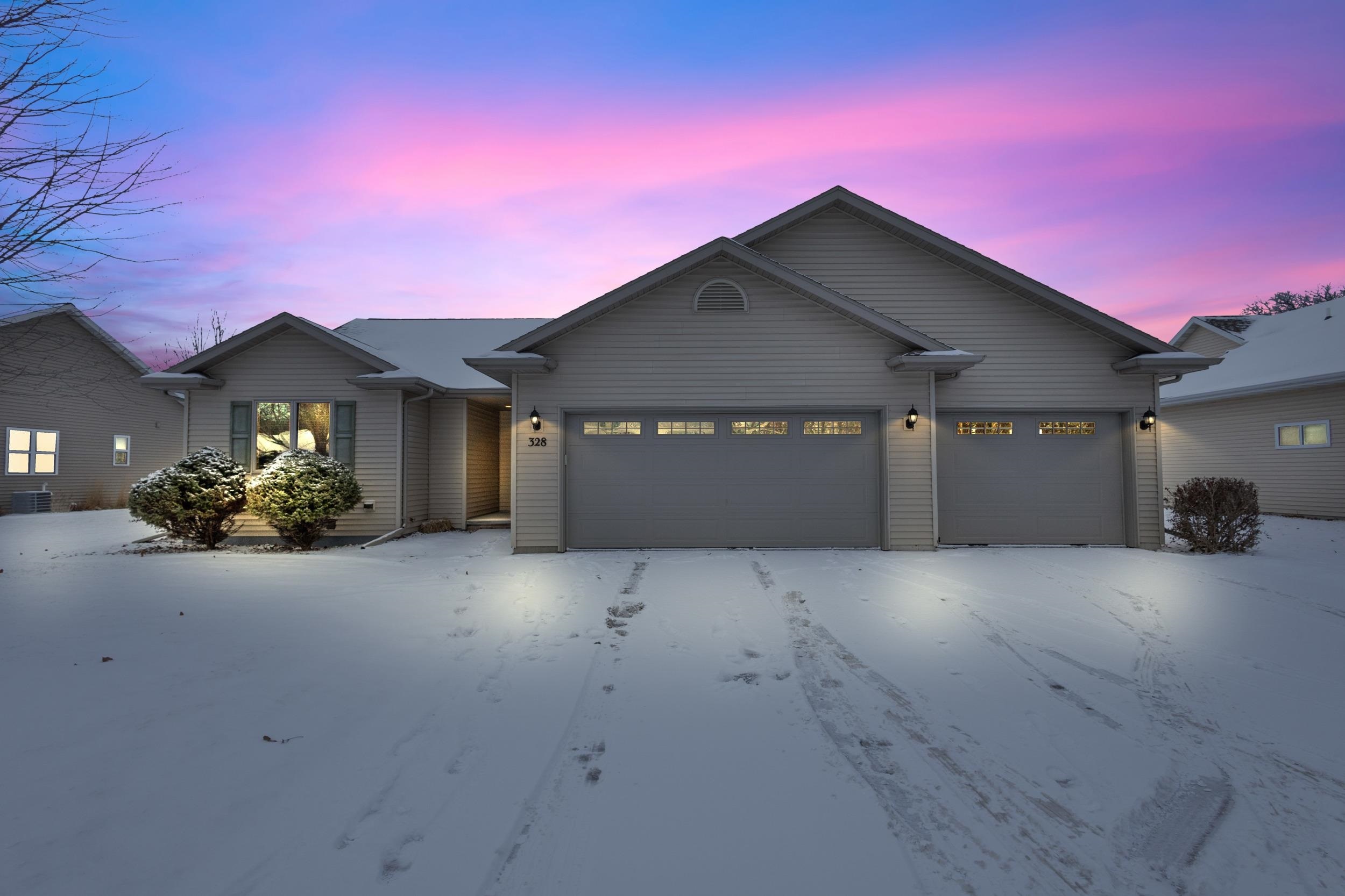 Property Photo:  328 Castle Oak Drive  WI 54956 