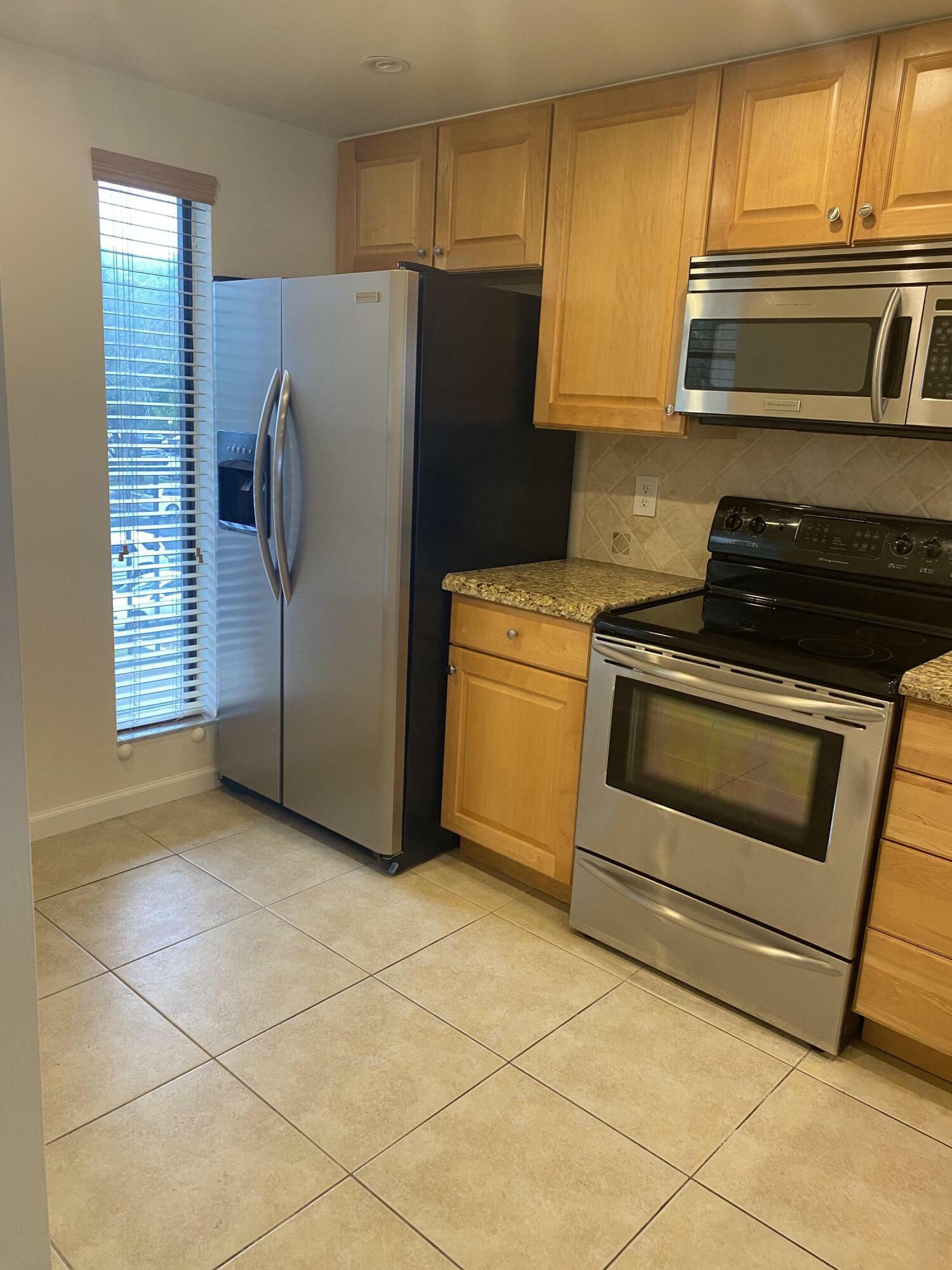 Property Photo:  17 Royal Palm Way 305  FL 33432 