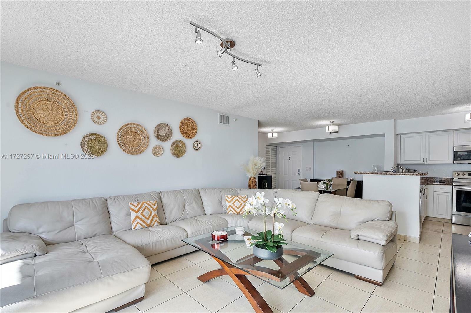 Property Photo:  1155 Brickell Bay Dr 603  FL 33131 