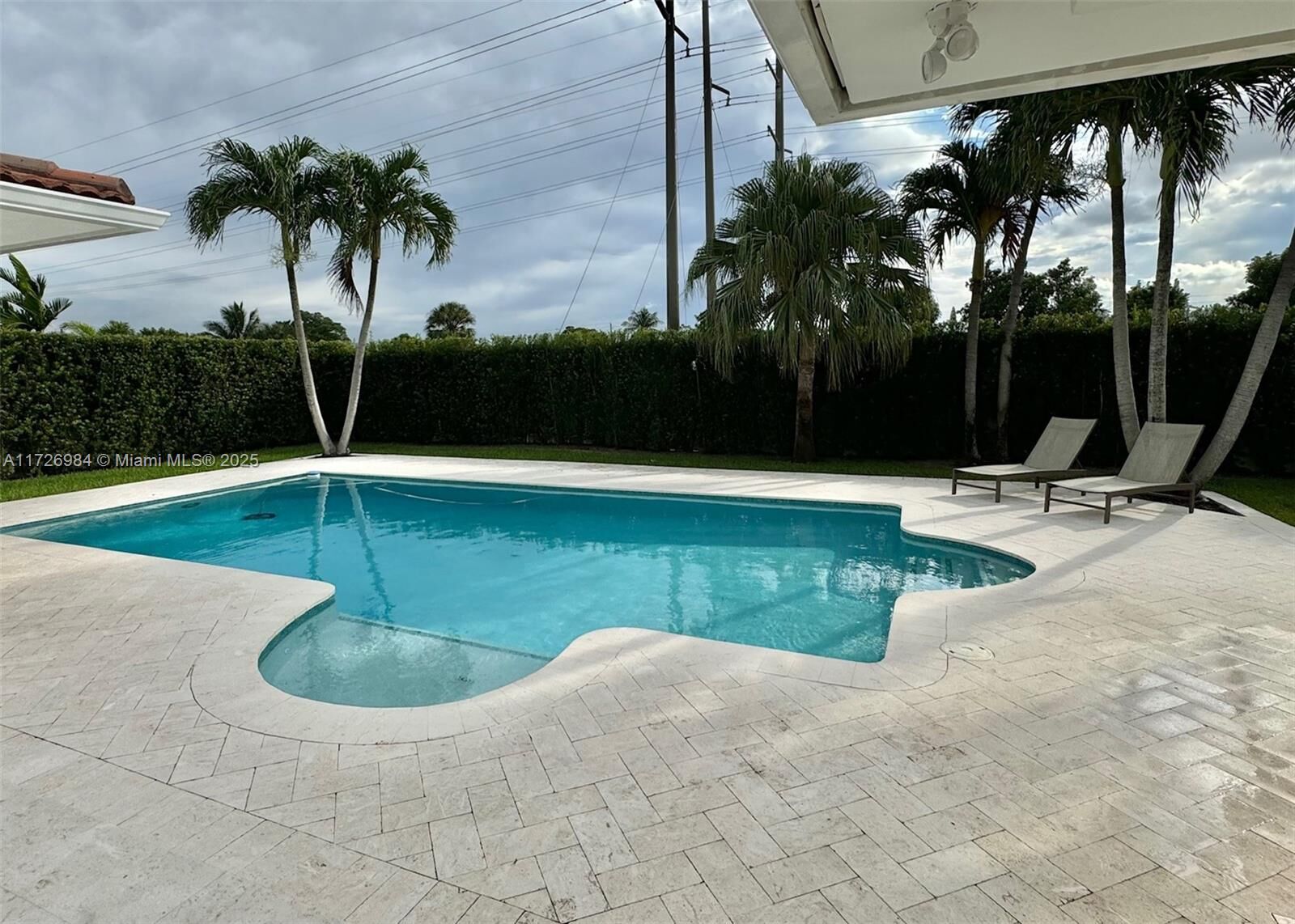 Property Photo:  2911 SW 98th Ave  FL 33165 