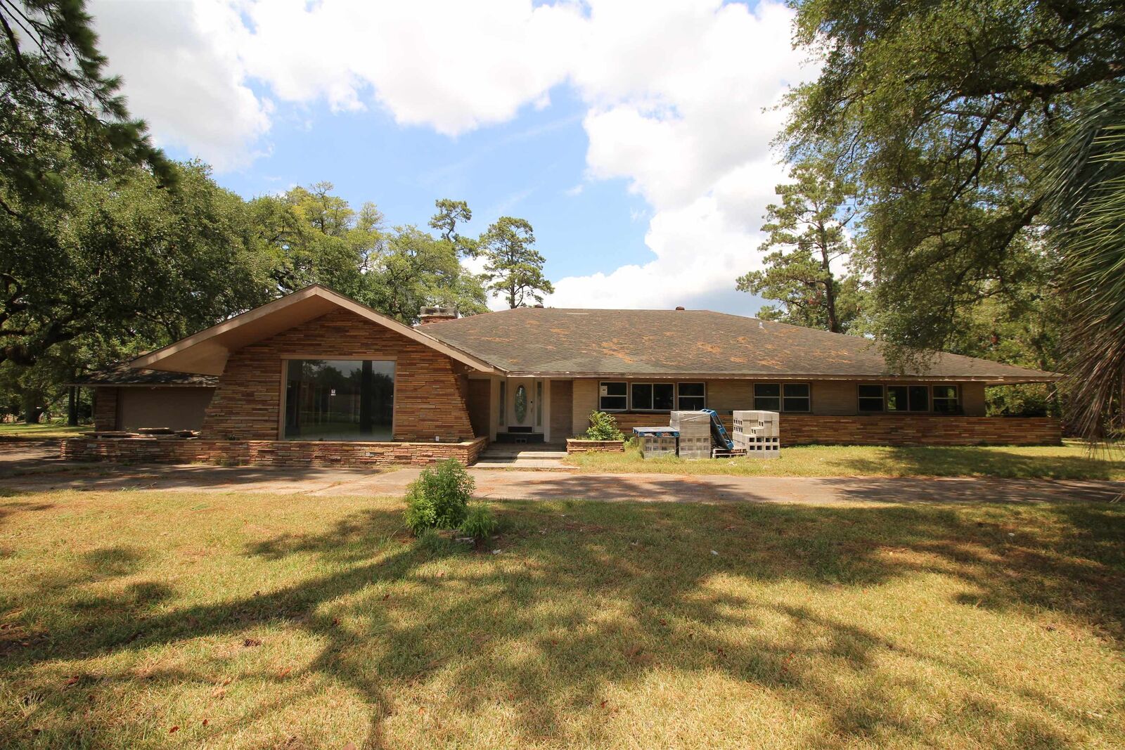 Property Photo:  3204 W Park Ave  TX 77630 