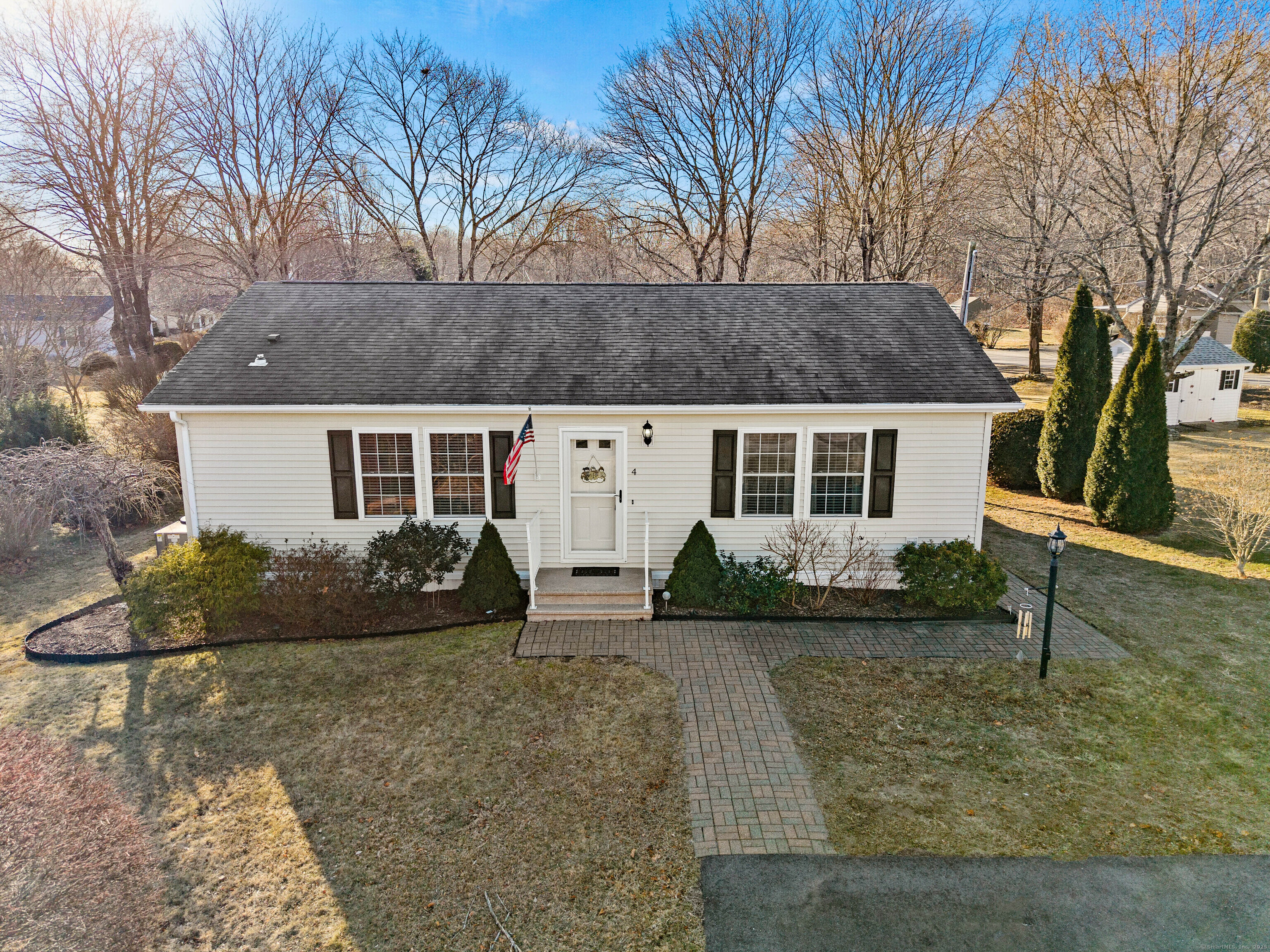 Property Photo:  4 Country Club Trail  CT 06419 