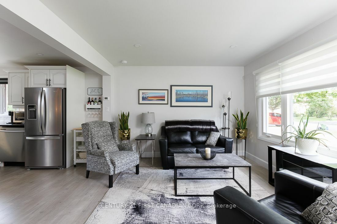 Property Photo:  82 Queenston Cres  ON N5W 1N6 