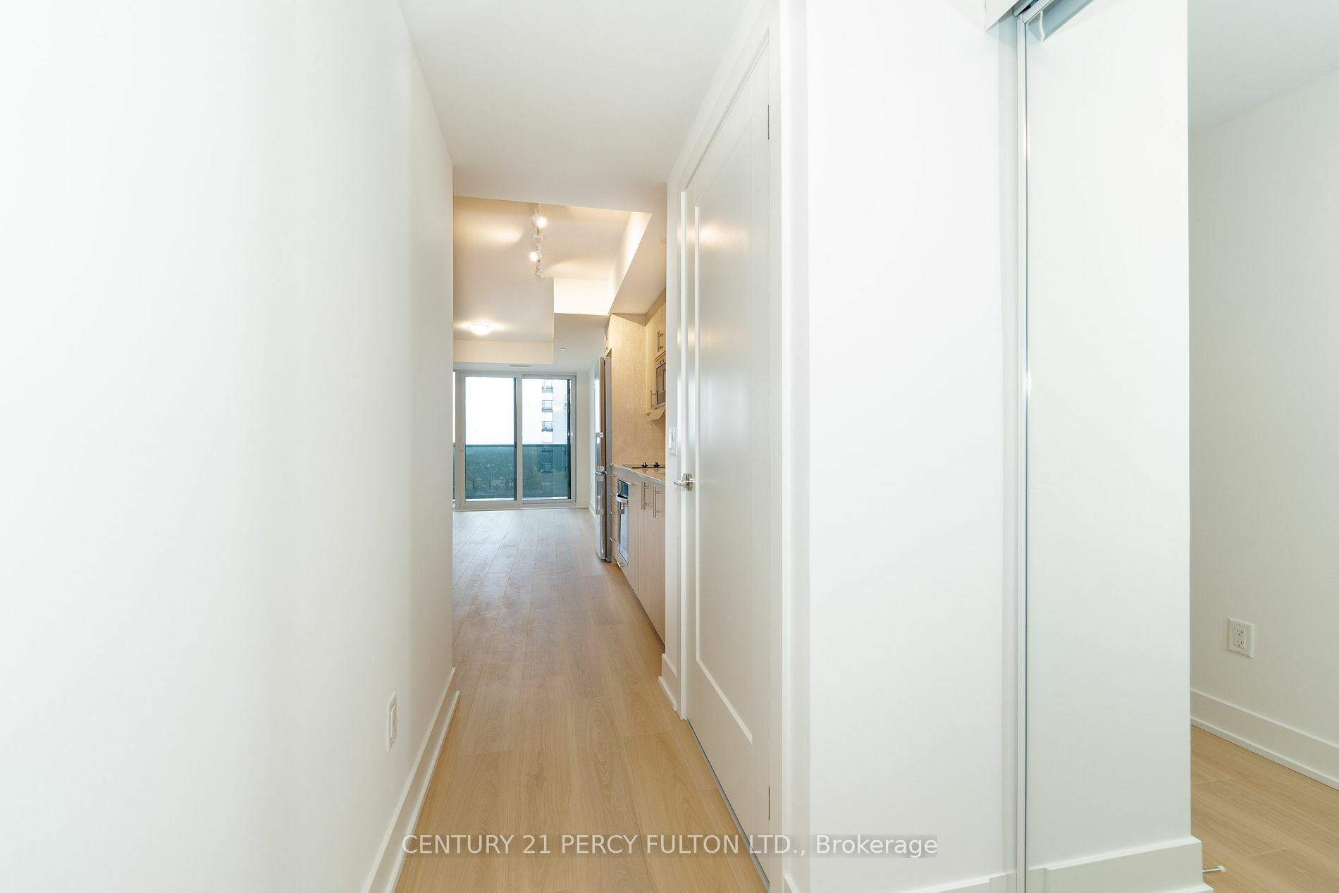 Property Photo:  2545 Simcoe St N 1114  ON L1H 7K4 