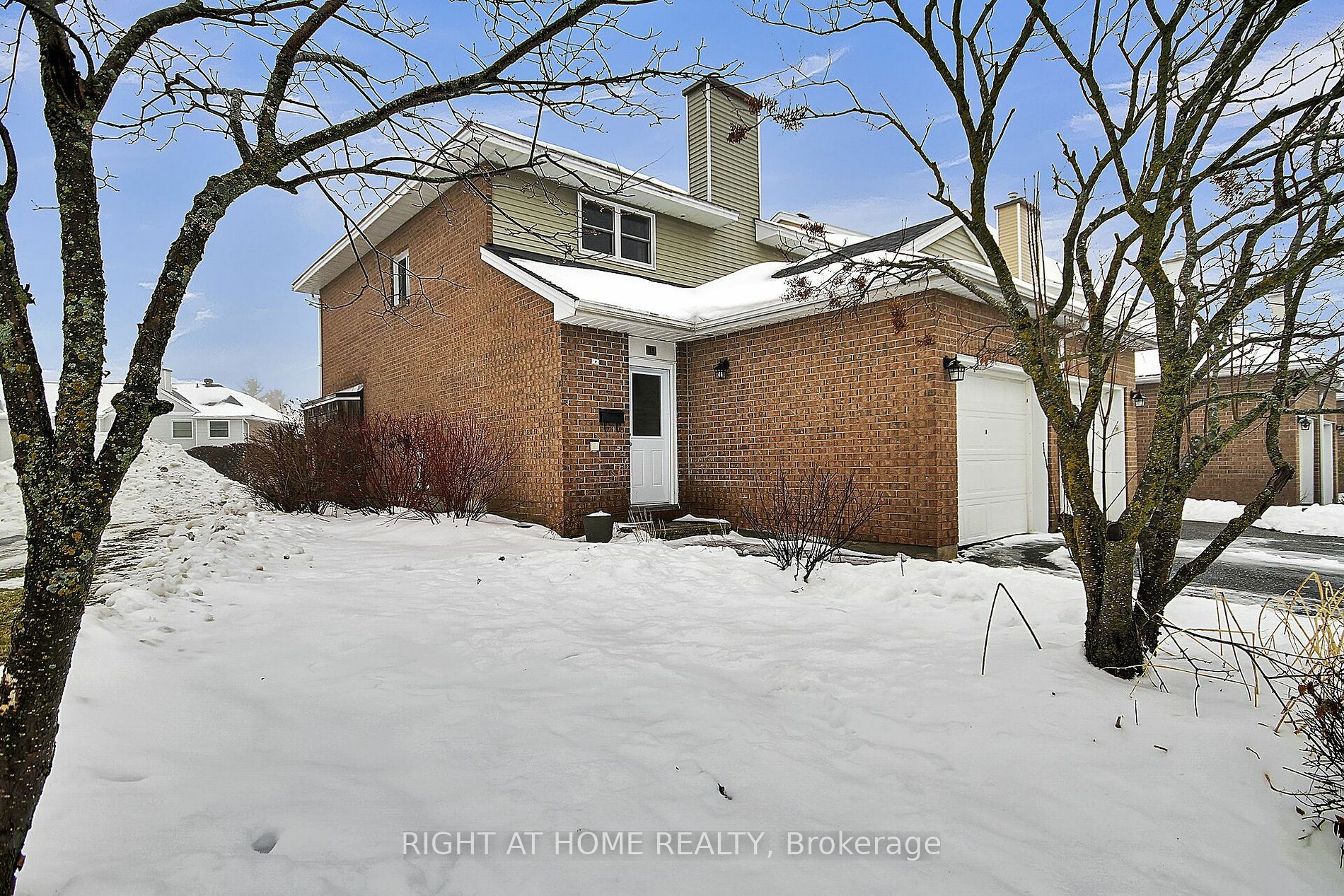 15 Bentbrook Cres  Barrhaven ON K2J 3X9 photo