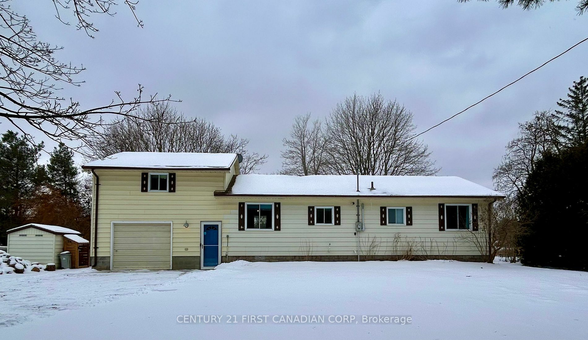 7467 Clarke Dr  Lambton Shores ON N0M 2L0 photo