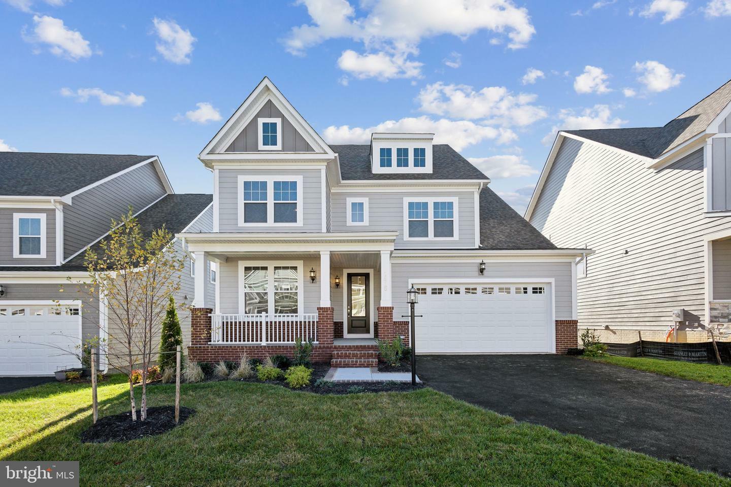 Property Photo: 18127 Marsh Pine Road VA 22026