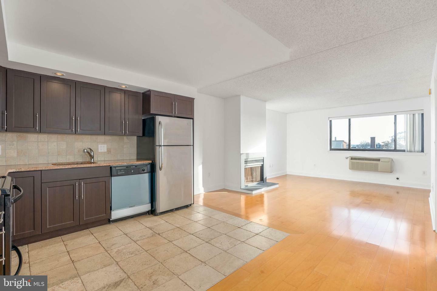 Property Photo:  200 Lombard Street 10 734  PA 19147 