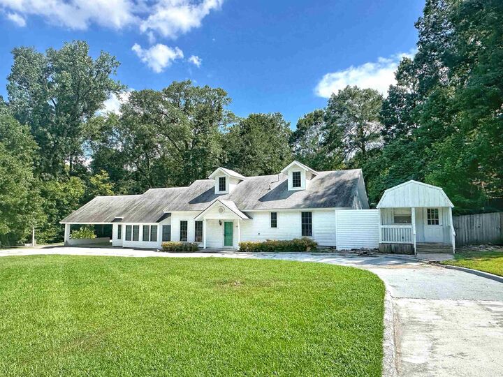 Property Photo: 2401 Forrest Park Drive AR 71923