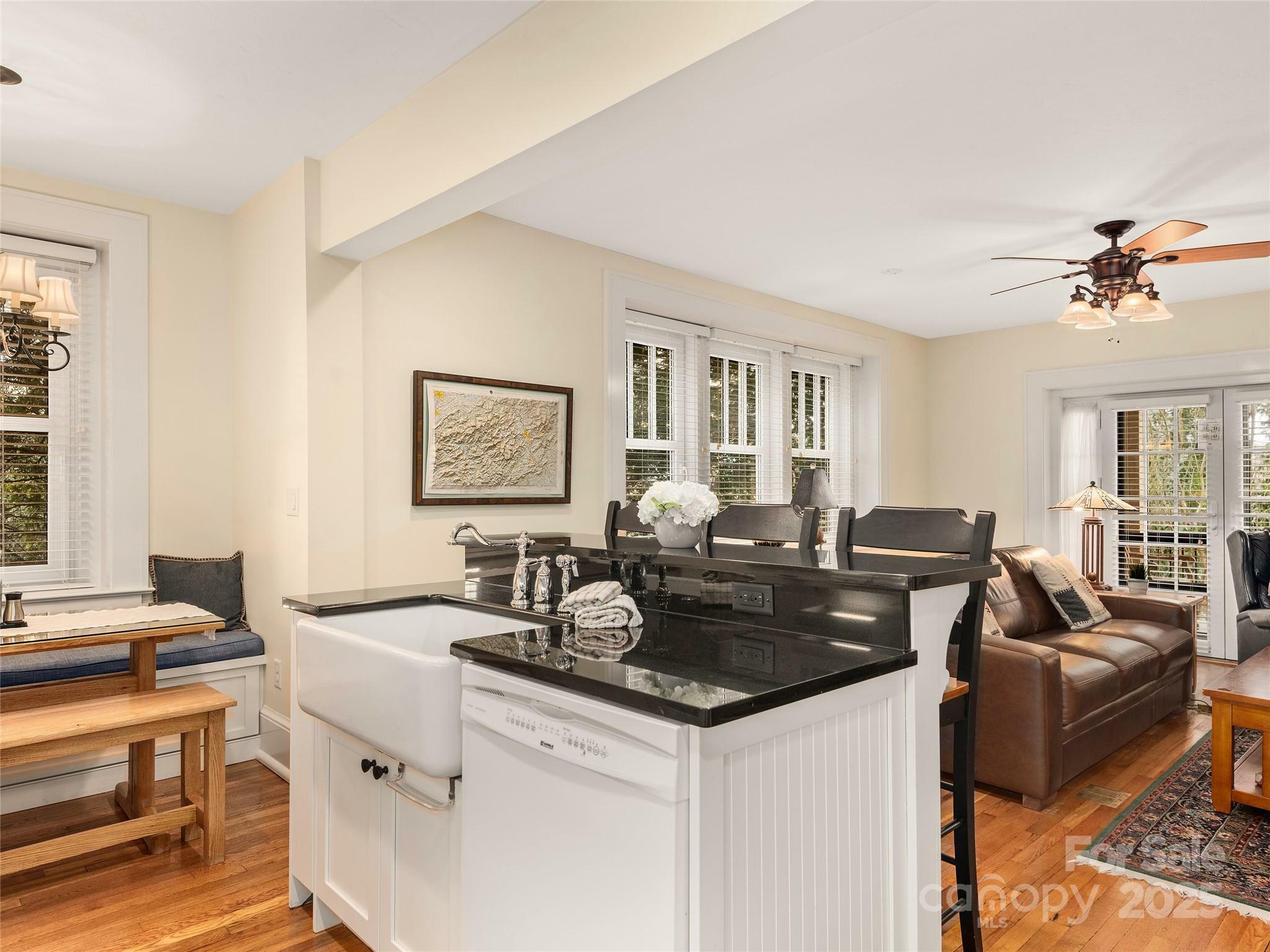 Property Photo: 203 6th Avenue W 1B NC 28739