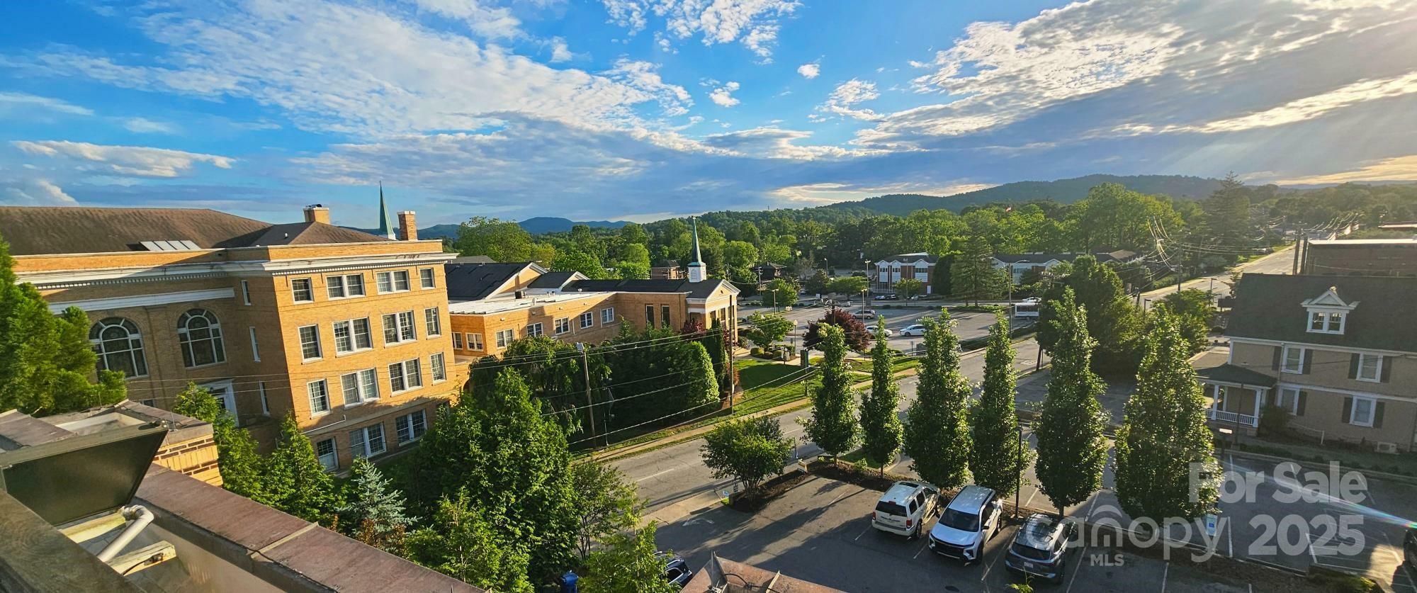 Property Photo: 203 6th Avenue W 1B NC 28739