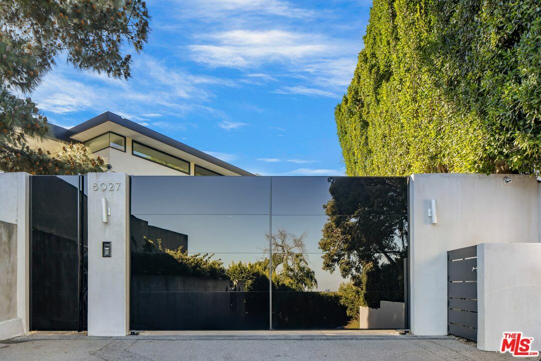 Property Photo: 8927 St Ives Dr CA 90069