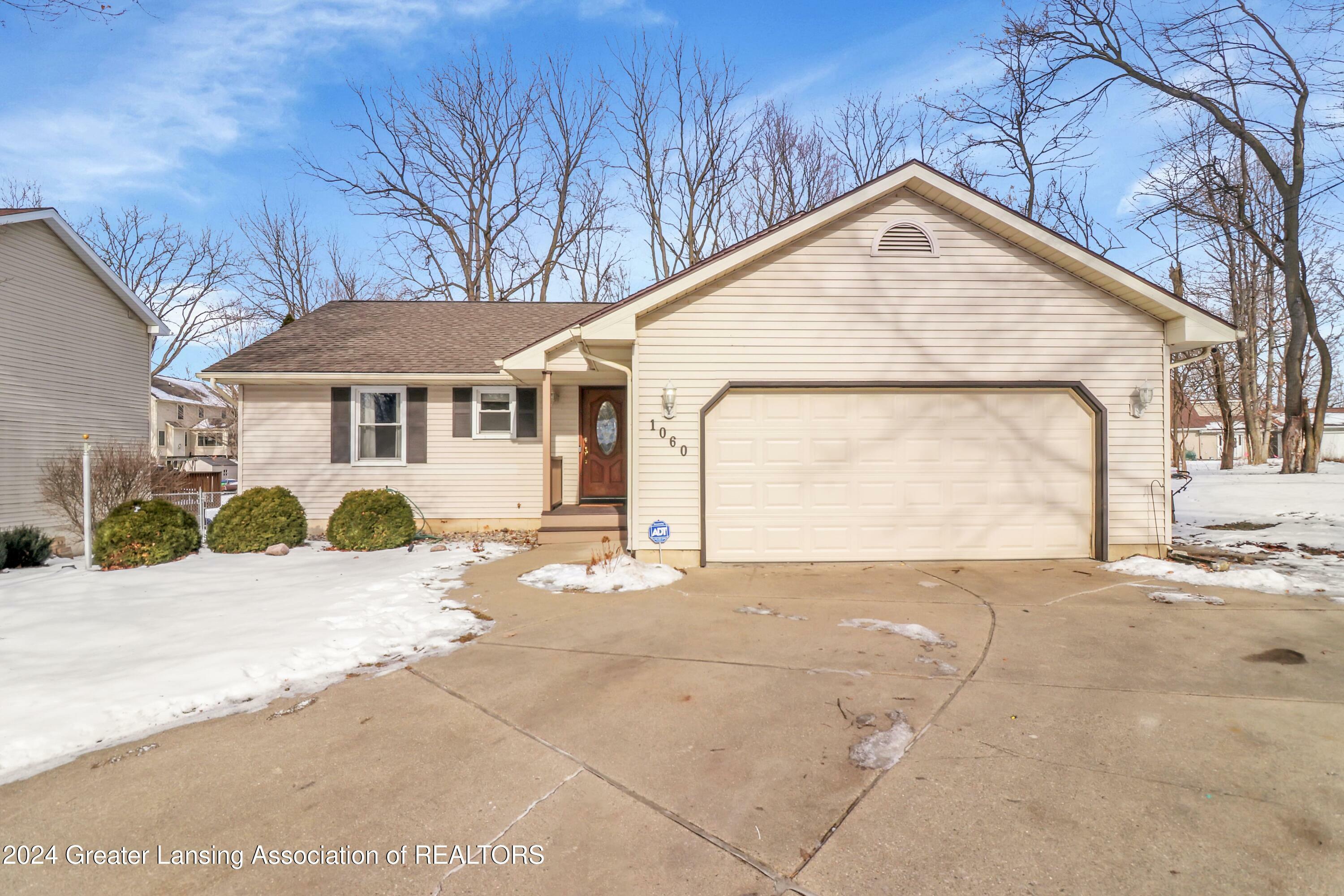 Property Photo: 1060 W Main Street MI 48837