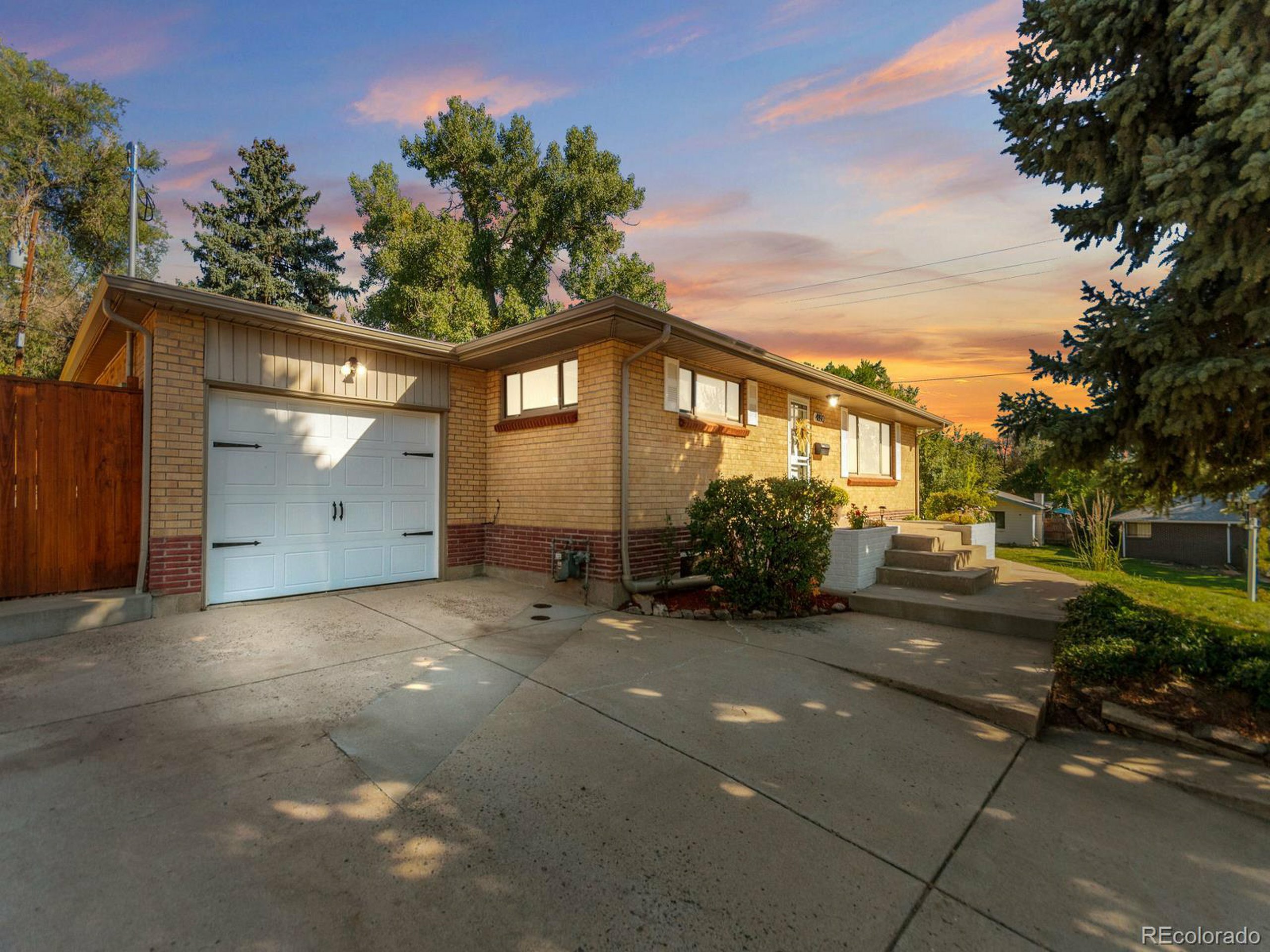 Property Photo:  4890 S Inca St  CO 80110 