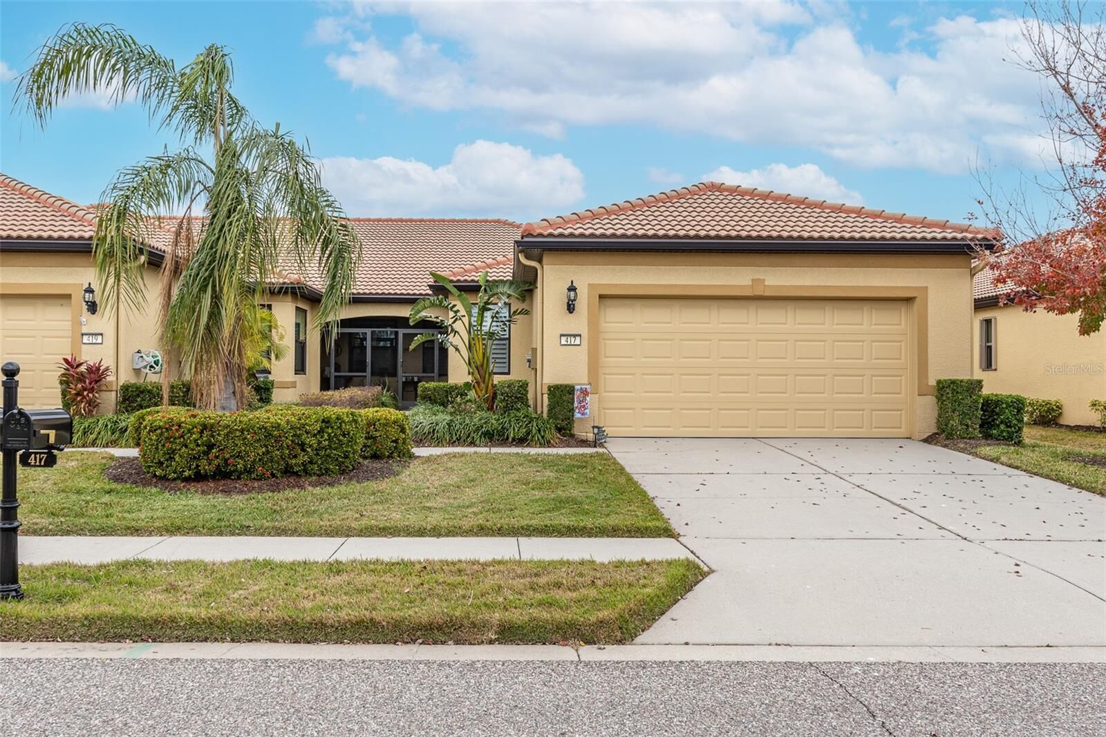 Property Photo: 417 Brandywine Falls Court FL 33572