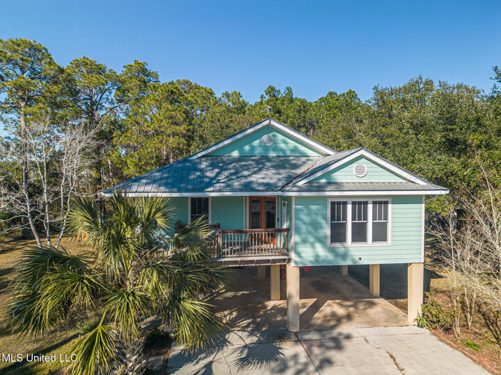 Property Photo: 4 Castle Street MS 39571