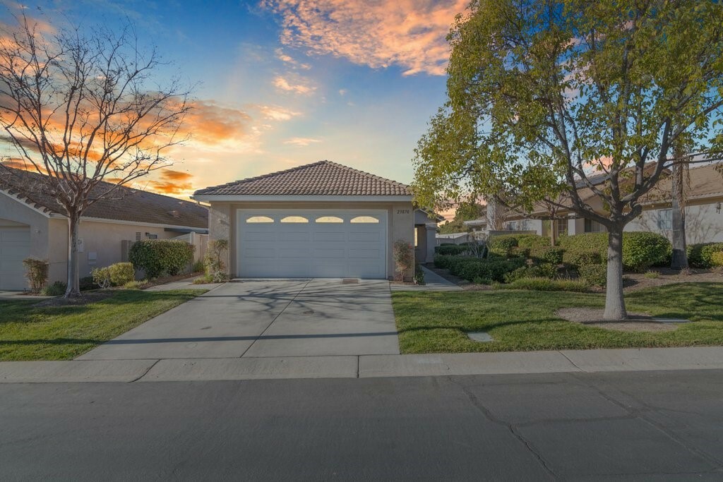 Property Photo: 23870 Via Astuto CA 92562