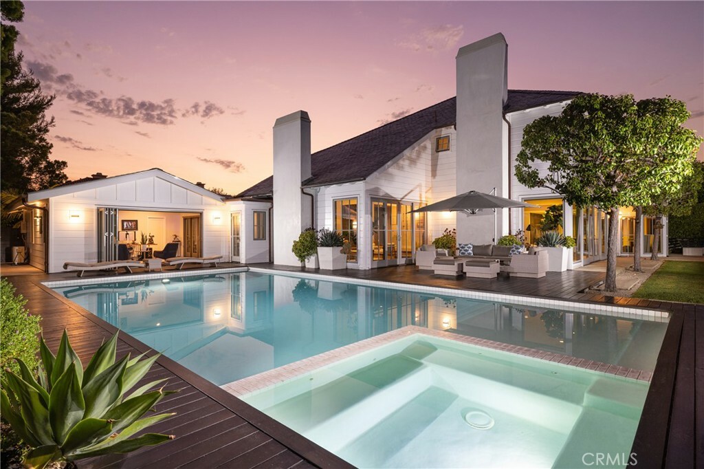Property Photo: 10 Weybridge Court CA 92660