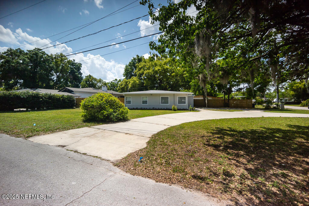 Property Photo: 5384 River Forest Drive FL 32211