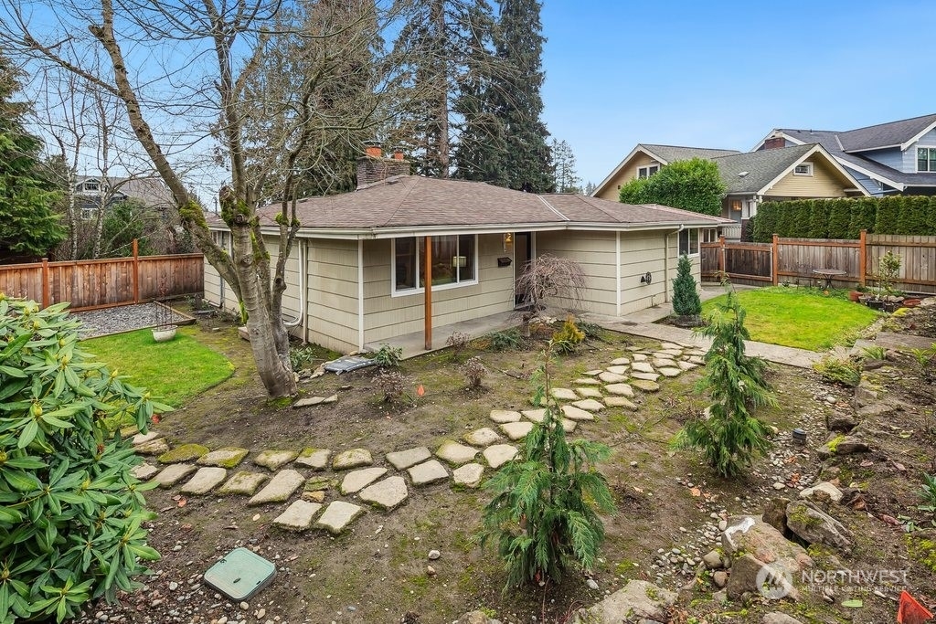 Property Photo:  2402 E Interlaken Boulevard  WA 98112 