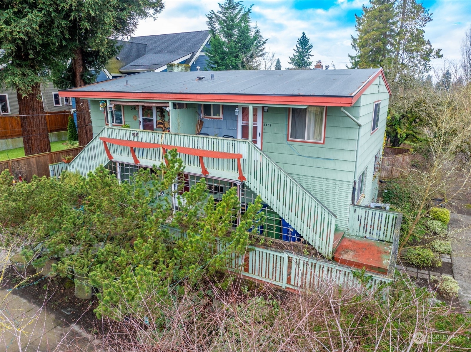 Property Photo:  2455  Queen Anne Avenue N  WA 98109 