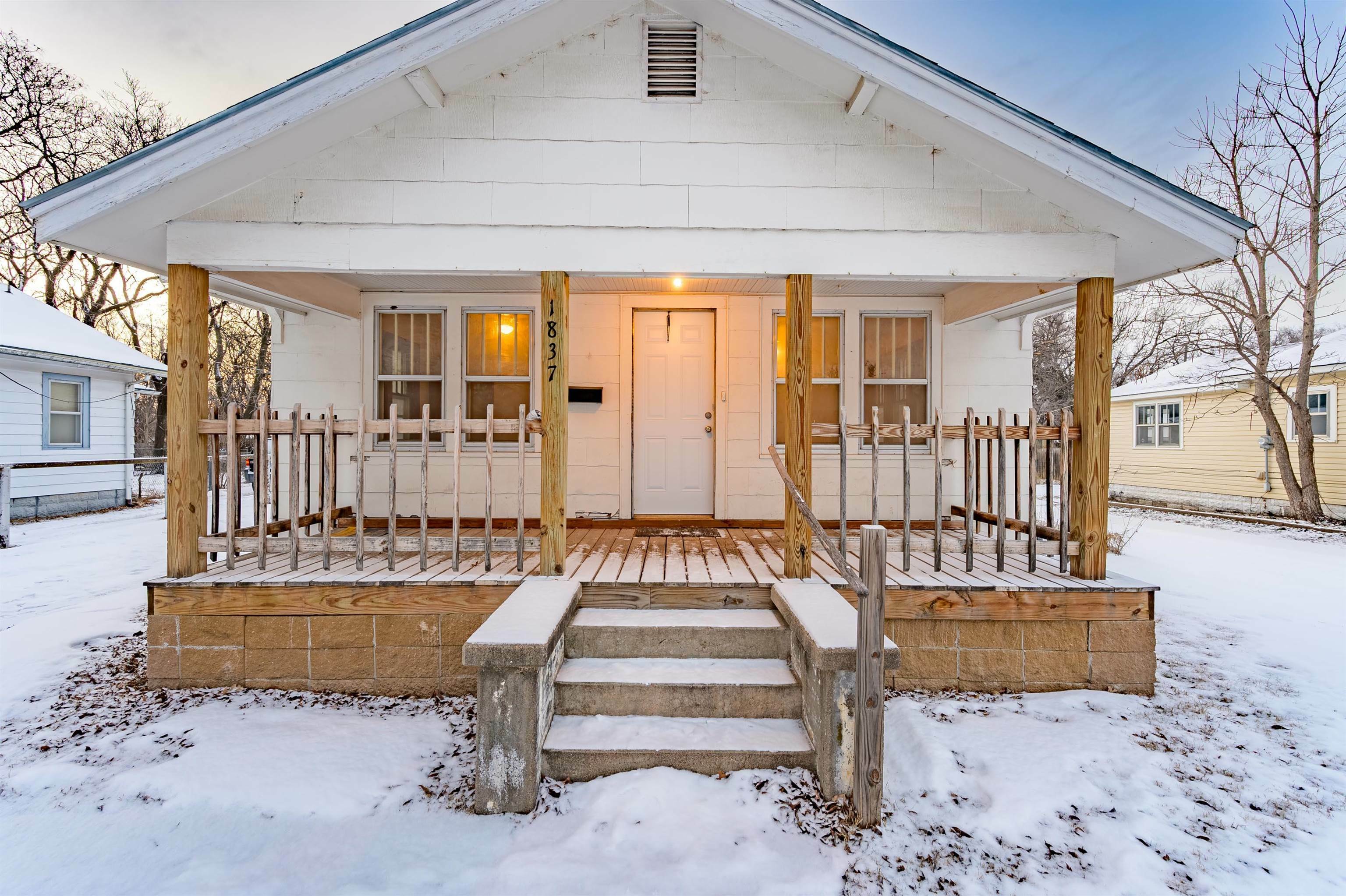 Property Photo:  1837 S Saint Francis St  KS 67211-4228 