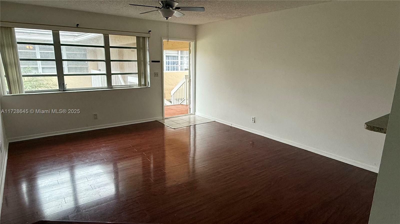 Property Photo:  1032 Twin Lakes Dr 21-G  FL 33071 