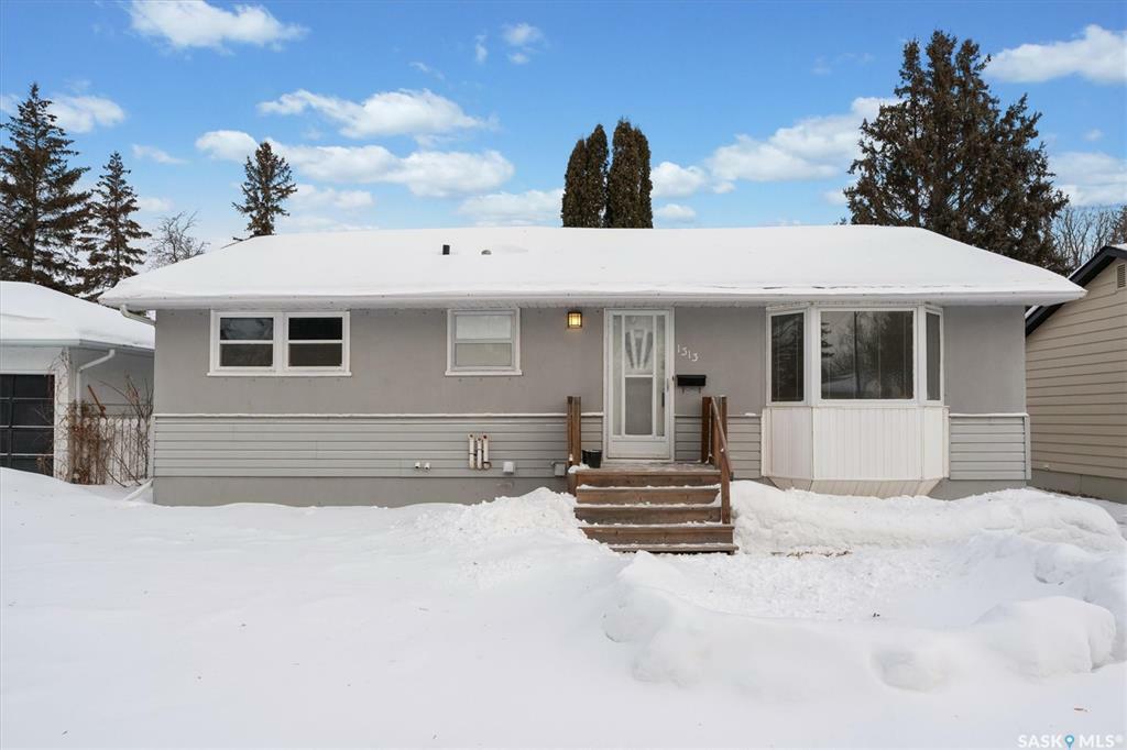 Property Photo:  1313 10th Street E  SK S7H 0T2 