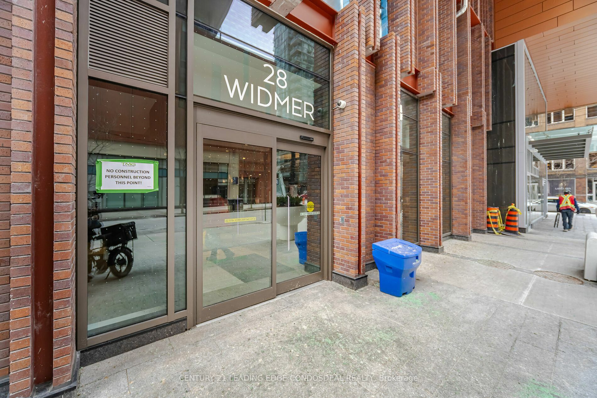 Property Photo:  28 Widmer St 4929  ON M5V 0T2 