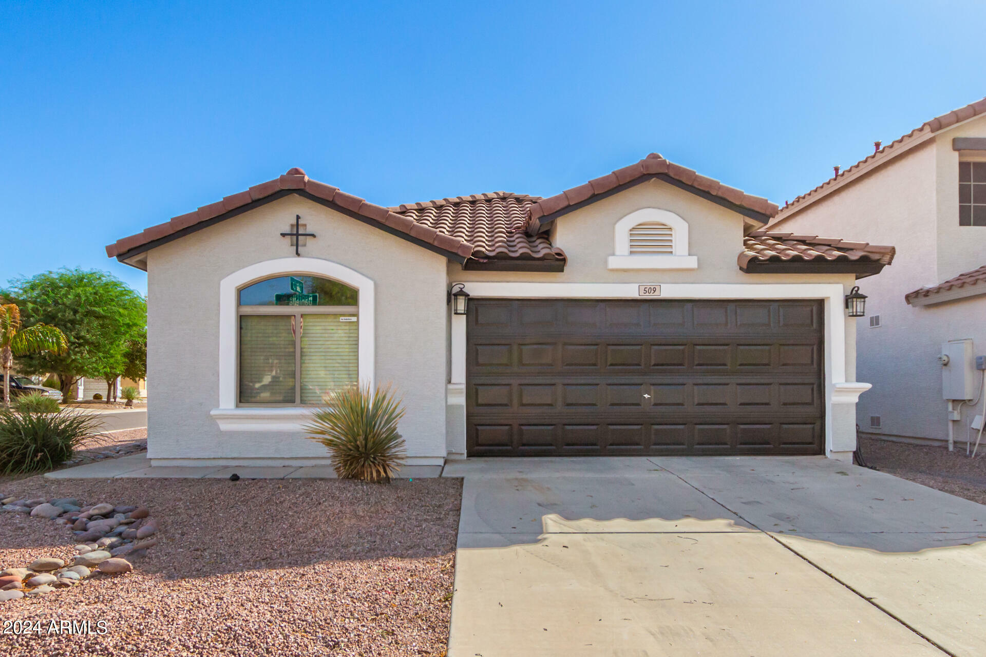 Property Photo:  509 E Daniella Drive  AZ 85140 